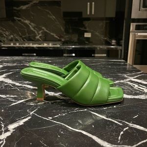 VINCE green sandal